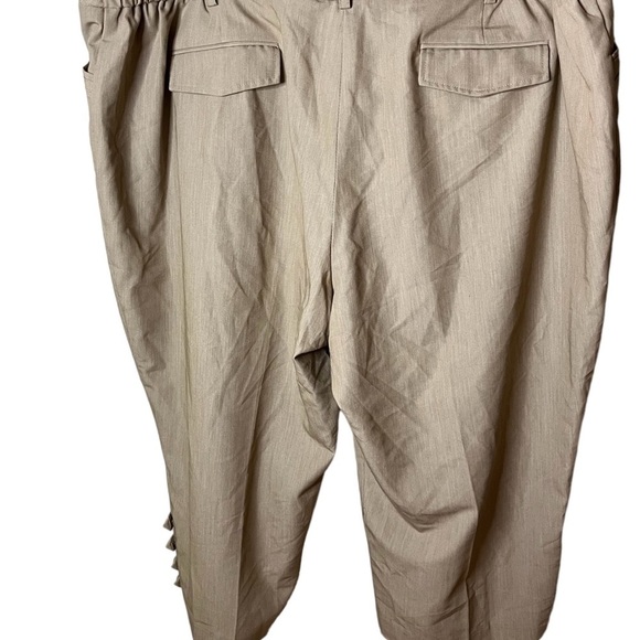 Dress Barn Women’s Plus Size Cropped Capri’s - Picture 3 of 5